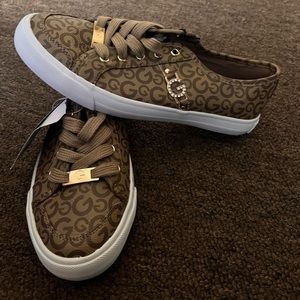Guess sneakers NWT sz 6.5